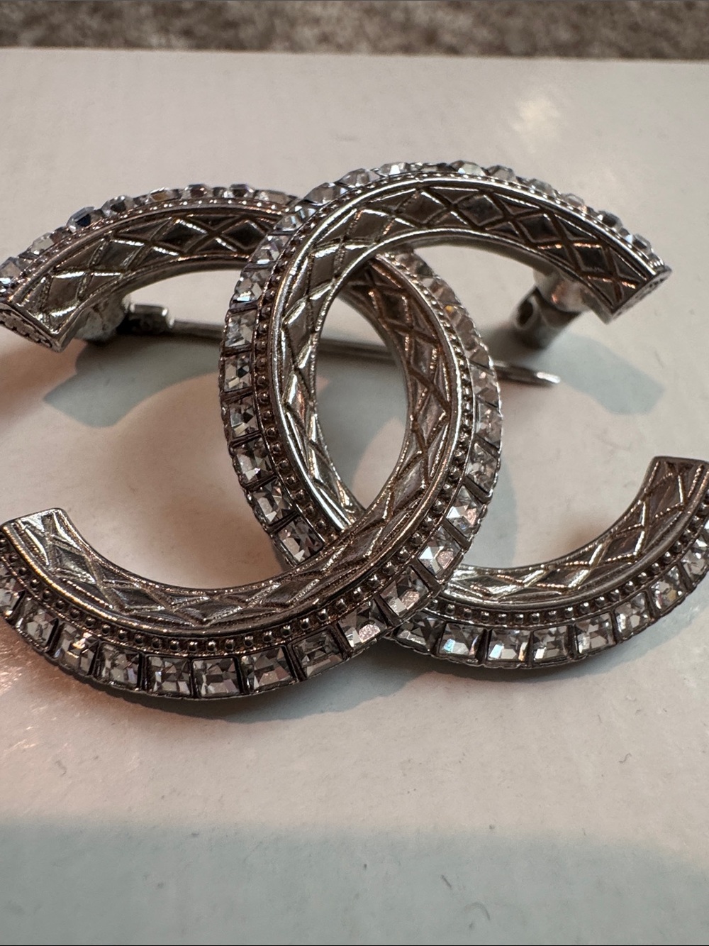 Chanel brooch - Picture 8 of 12